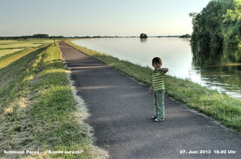 Hochwasser- 2013_06_07-011-Parey-Schleuse.jpg